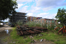 900367 Gezicht op het terrein van de voormalige Bovenbouwwerkplaats van N.S. (2e Daalsedijk 14) te Utrecht, tijdens de ...